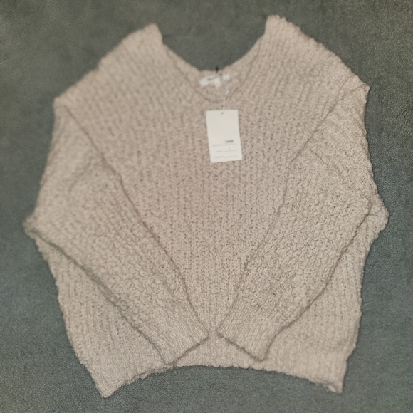 NWT, Miracle brand, Women's size large, Cream over sized sweater - Picture 3 of 8